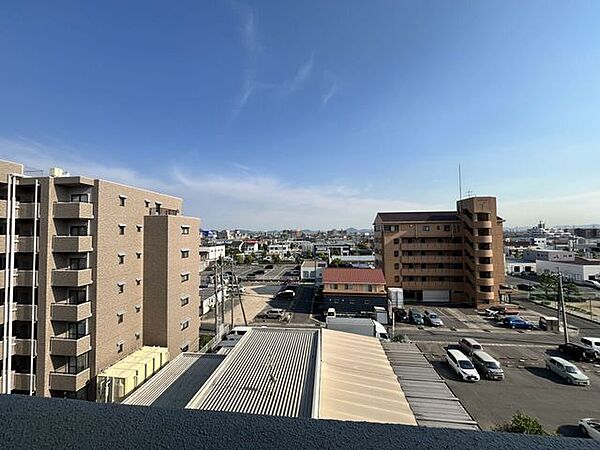 開けた眺望で陽当たり・風通しも良好です