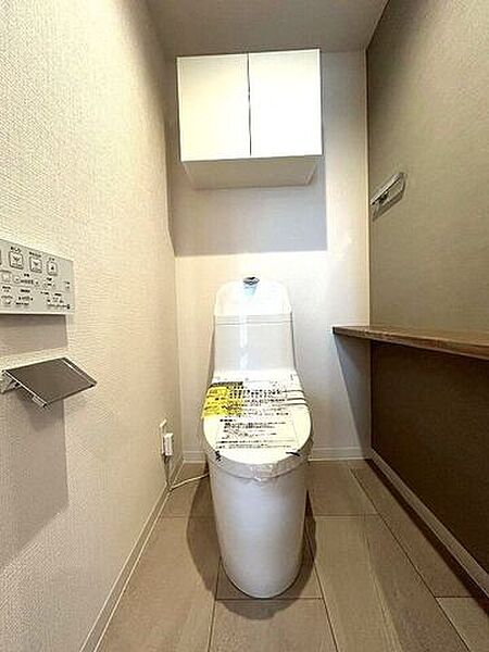 毎日使う場所だからこそ、シンプルで使いやすく清潔に。落ち着いたトーンの空間で、快適にお使いいただけます。