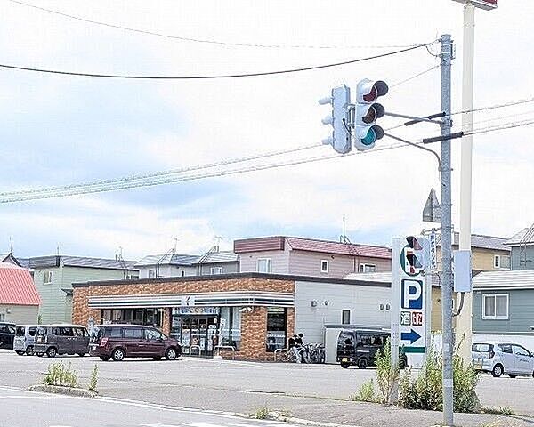 セブンイレブン札幌屯田6条店 360m