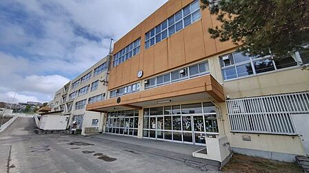 札幌市立南月寒小学校 520m