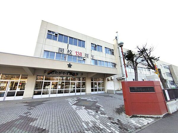 札幌市立新琴似小学校札幌市立新琴似小学校 320m