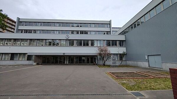 札幌市立中央中学校 2270m