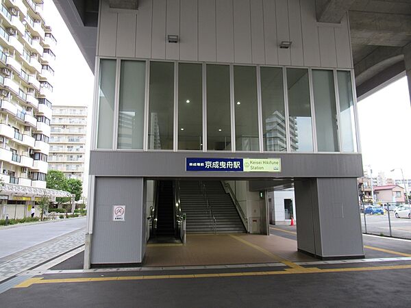 駅周辺は再開発によって整備され、駅直結の「オーケー」をはじめ、複数のスーパーやドラッグストアが揃っており毎日の買い物が便利です