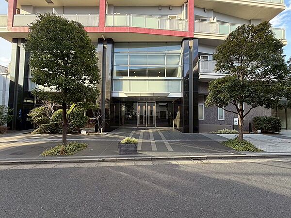 モダンなデザインが、都会的な暮らしを象徴する。