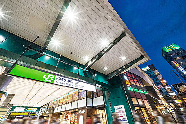 駅前には美しい「中杉通り」のケヤキ並木があり、夏には「阿佐谷七夕まつり」、秋には「阿佐ヶ谷ジャズストリート」など、街を挙げてのイベントも盛んです。