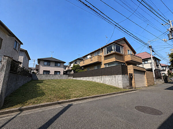 一戸建ての多いエリア、静かで落ち着いた雰囲気。