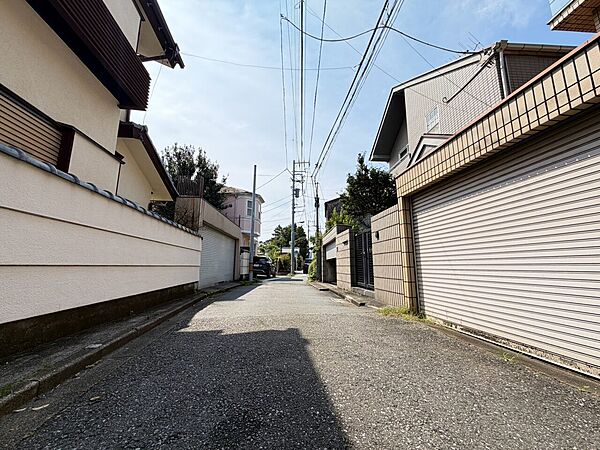 周辺には学校や買物施設もあり生活・子育てに適した環境が広がっています！