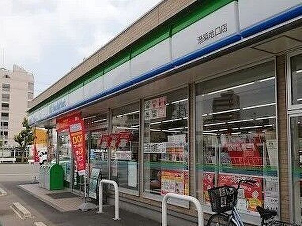 ファミリーマート 港築地口店 330m