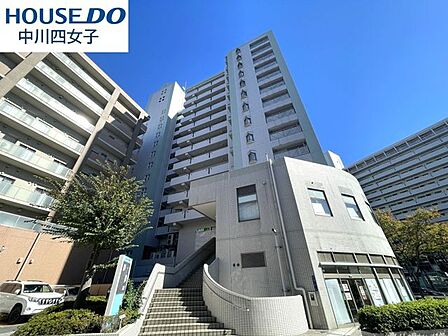 ◇外観◇地下鉄名港線「日比野」駅より徒歩1分の好立地。オートロック&宅配ボックス付のマンションですので防犯面でも安心です。スーパー徒歩1分ですので毎日のお買い物ラクラク。