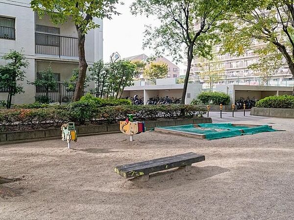 鳥見公園 180m