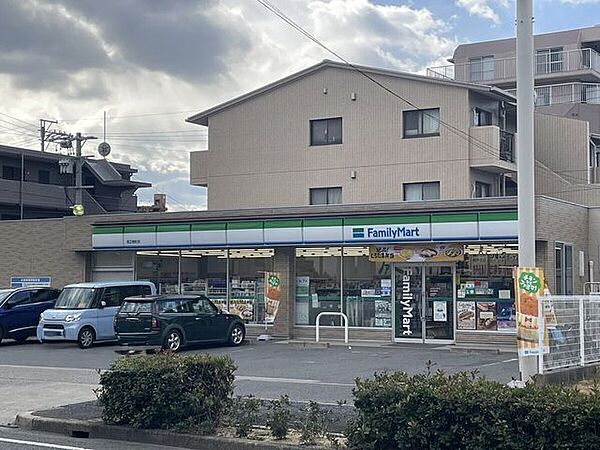 ファミリーマート 港正徳町店 520m