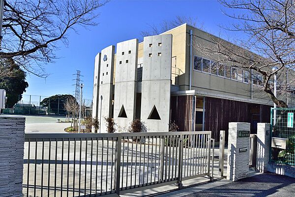 登下校時は仲良くお友達とのおしゃべりもはずみますね。ますます充実の学校生活になりそうです♪