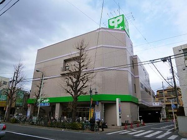 確かな品揃えで地域を支えるスーパーです。