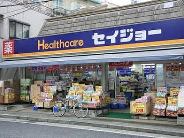 お薬も最新コスメまで、まとめて揃う便利なドラッグストア。