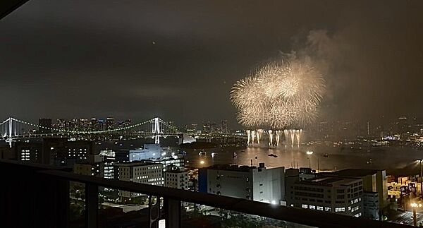 花火眺望。静寂の中で味わう贅沢なプライベート・ビュー。