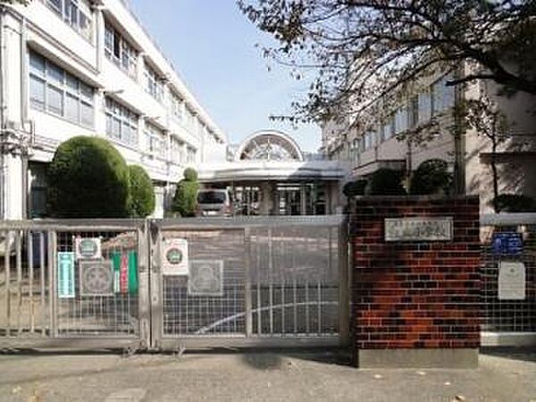 小学校まで徒歩7分♪あんしんの子育て環境♪いつでもお子様を近くに感じられる距離感がうれしいですね♪