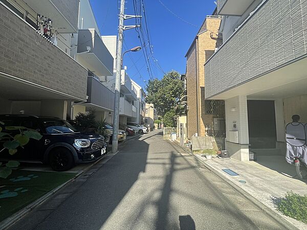 南側公道に面した明るい住環境が魅力♪