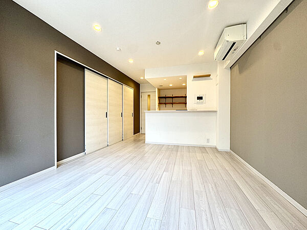【南東向き・角住戸】朝日の差し込むリビングから、心地よい一日の始まりを。