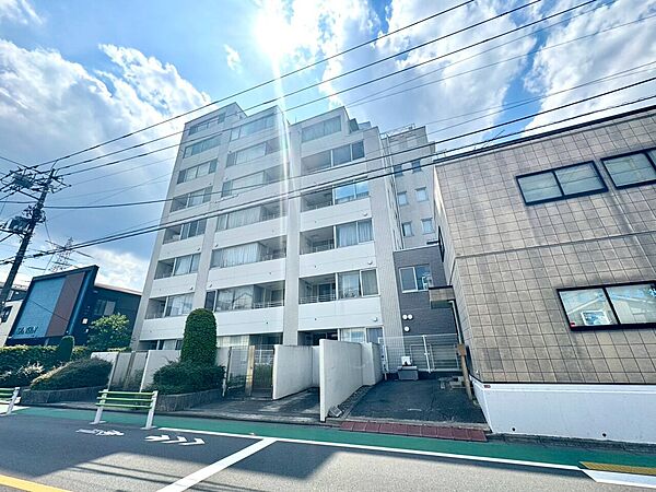 急行停車「永福町」駅から徒歩8分。明大前・下高井戸方面へはほどよいお散歩コースに。