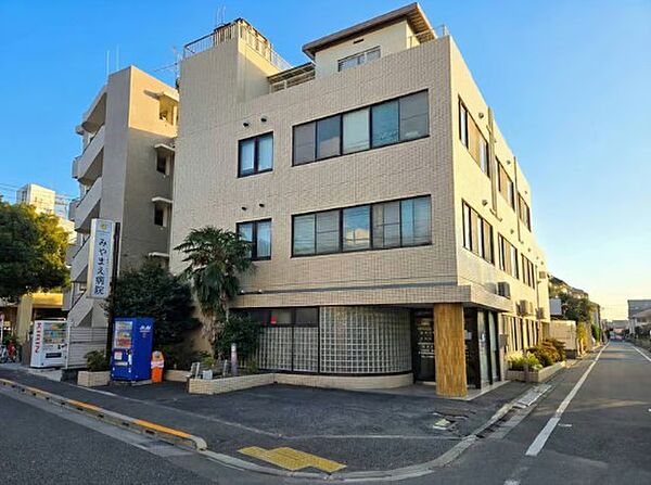 徒歩11分の距離にかかりつけ病院があれば、急な体調変化にも心強いですね。
