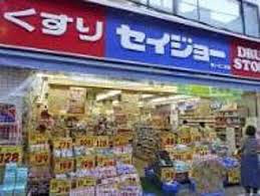 お薬も最新コスメまで、まとめて揃う便利なドラッグストア。