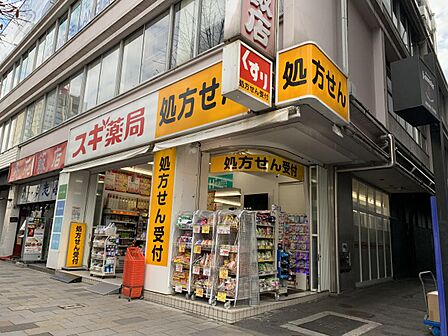 お薬も最新コスメまで、まとめて揃う便利なドラッグストア。
