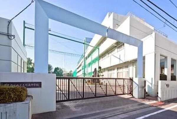 中学校までは10分♪勉強に部活に忙しい中学生には何よりの近さ♪ますます充実の学校生活になりそう♪