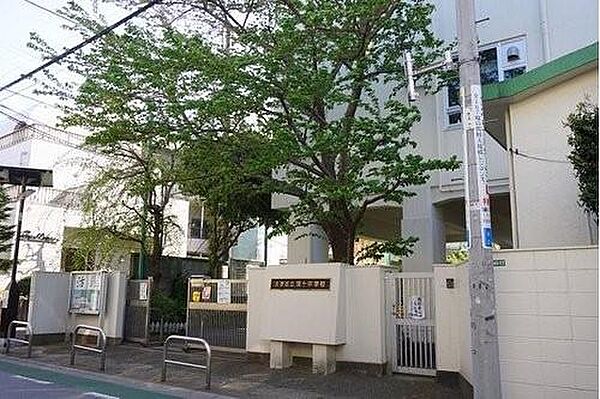 中学校までは7分♪勉強に部活に忙しい中学生には何よりの近さ♪ますます充実の学校生活になりそう♪