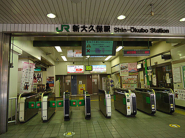 韓国料理店やコスメショップが軒を連ね、最新の韓国トレンドを気軽に楽しめます。