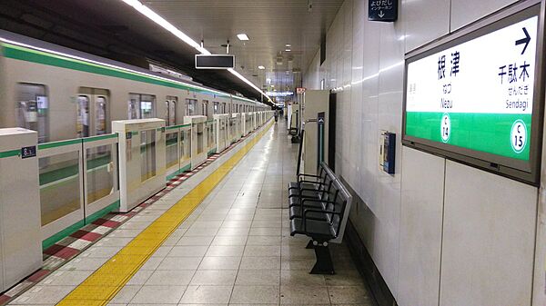 根津駅徒歩1分の近さ。忙しい朝が助かる立地、暮らしにゆとりが生まれます
