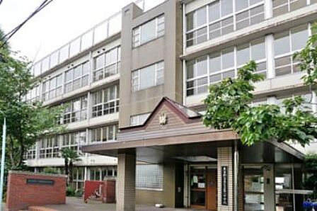 中学校までは12分♪勉強に部活に忙しい中学生には何よりの近さ♪ますます充実の学校生活になりそう♪