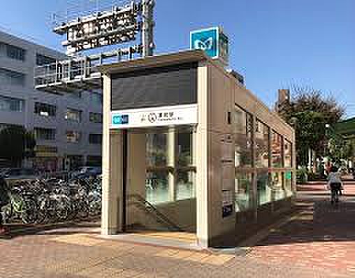 駅前の山手通りや要町通り沿いには、スーパー、コンビニ、ドラッグストアが揃っています。