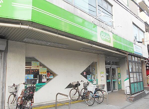 確かな品揃えで地元を支えるスーパーです。