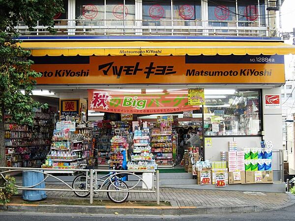 お薬も最新コスメまで、まとめて揃う便利なドラッグストア。