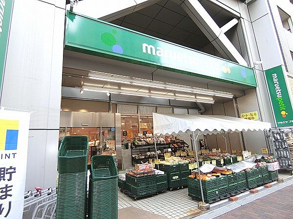 確かな品揃えで地元を支えるスーパーです。