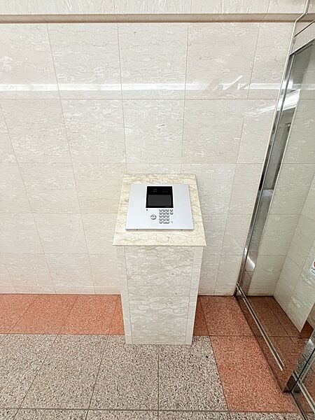 エントランスで不審者や不要なセールスをしっかりシャットアウトするオートロック完備