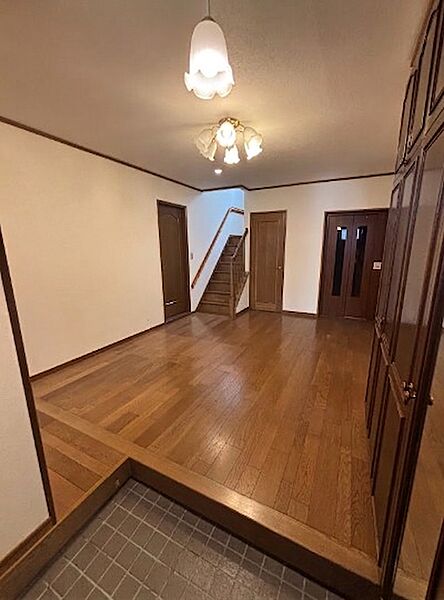 お手入れが行き届き、美しく保たれた玄関ホール。室内にはゆったりとした時間が流れます。