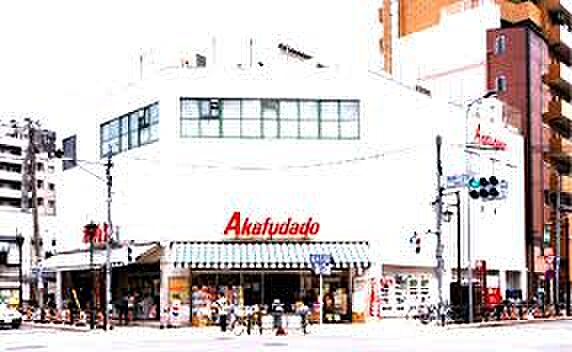 確かな品揃えで長く地域を支えるスーパーです。