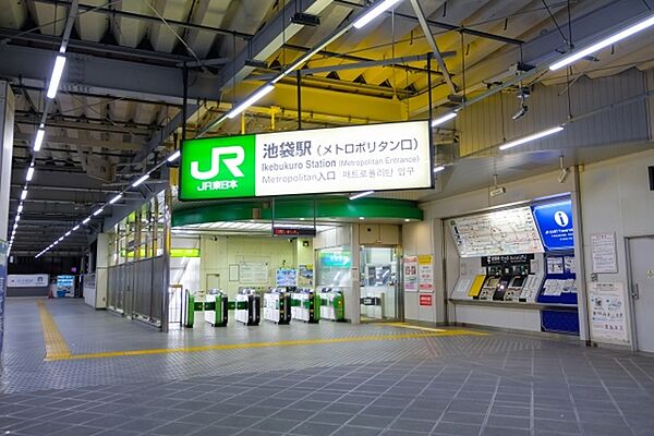 複数路線利用可能な都内屈指のターミナル駅。駅直結の商業施設やデパ地下も充実し、オン・オフ問わず高度な利便性を享受できるエリアです。