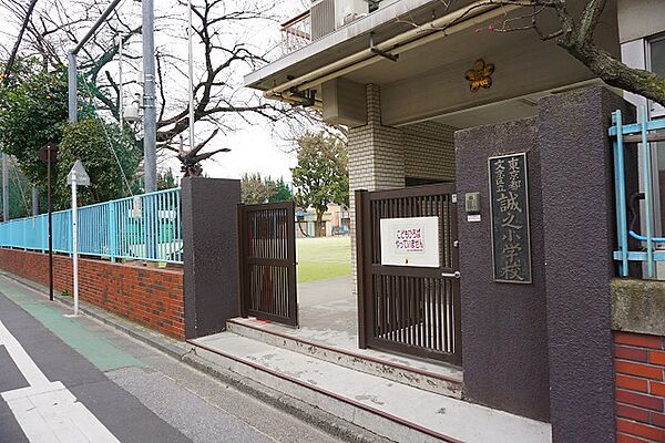 小学校までは5分♪いつでもお子様を近くに感じられるのが安心ですね。