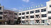 小学校まで徒歩4分♪あんしんの子育て環境♪いつでもお子様を近くに感じられる距離感がうれしいですね♪