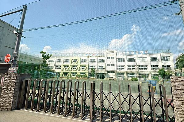 小学校まで徒歩7分♪あんしんの子育て環境♪いつでもお子様を近くに感じられる距離感がうれしいですね♪