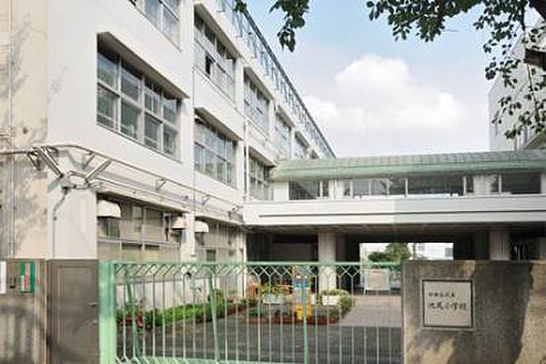 小学校まで徒歩7分♪あんしんの子育て環境♪いつでもお子様を近くに感じられる距離感がうれしいですね♪