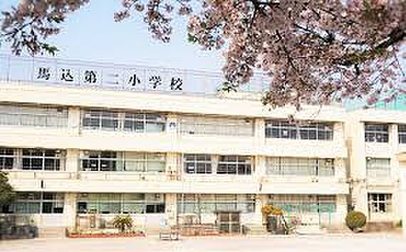 小学校まで徒歩4分♪あんしんの子育て環境♪いつでもお子様を近くに感じられる距離感がうれしいですね♪