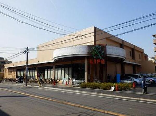 毎日の買い物が身近に。品揃えも充実。暮らしやすさを支える便利なスーパー。