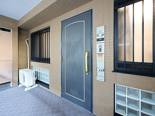 玄関外のプライベートポーチ部分