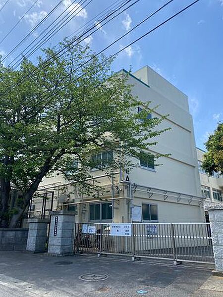 横浜市立上永谷中学校