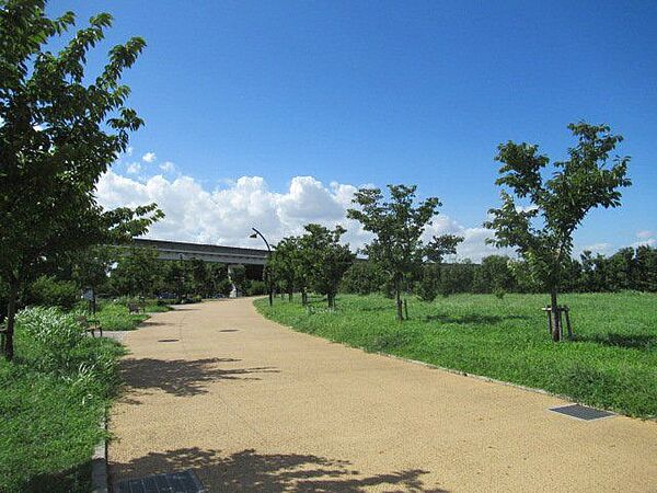 舎人公園 550m