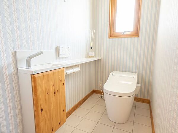 トイレは手洗い場付き