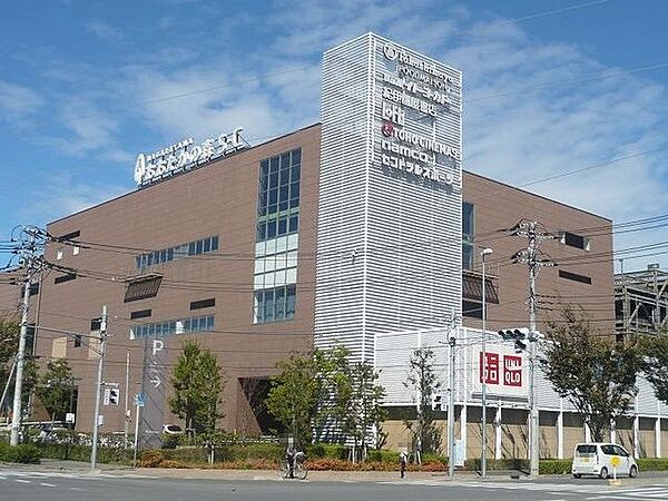 流山おおたかの森S・C 徒歩10分。 790m